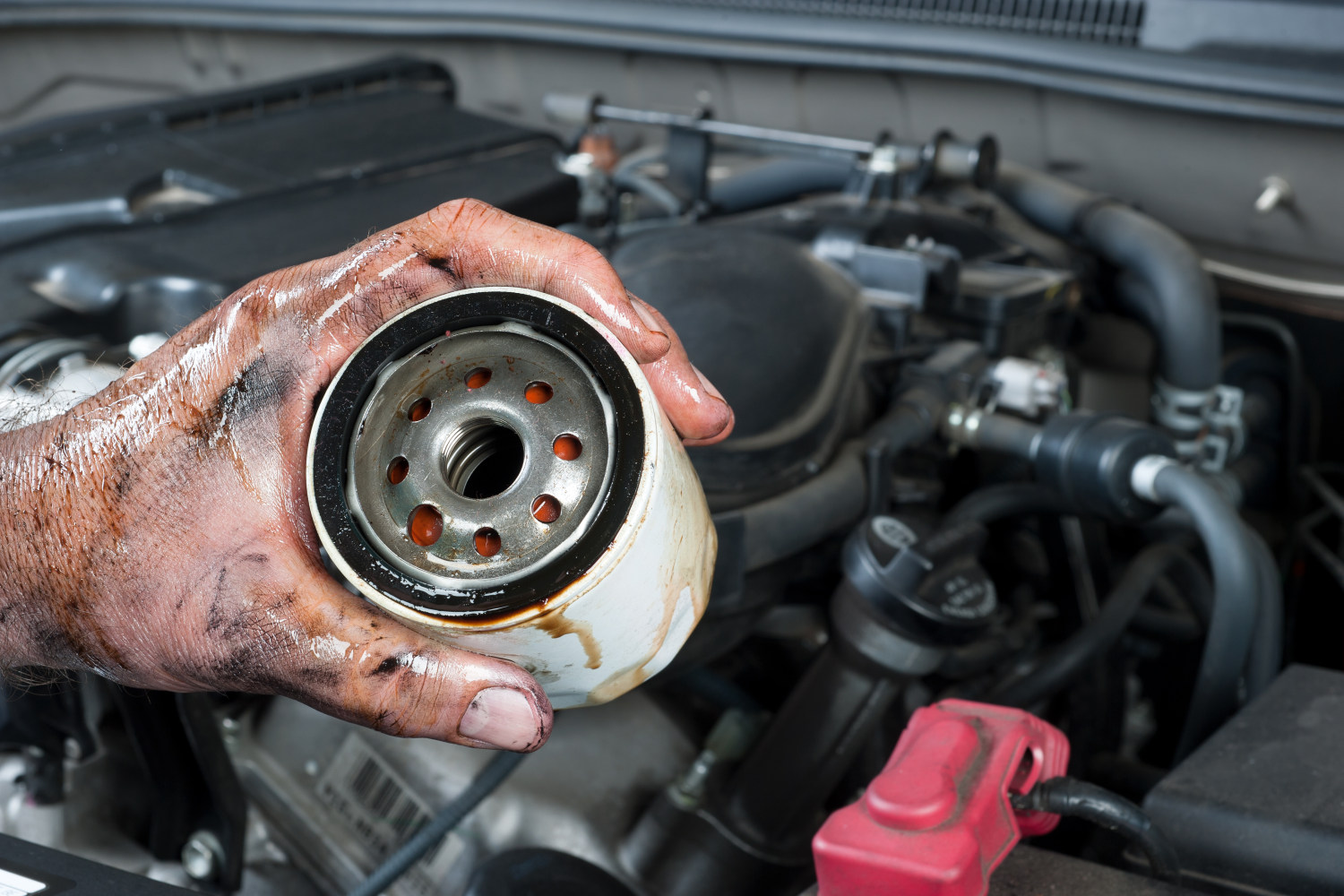 Mospart | Oil Filter Maintenance: Tips and Tricks for Prolonging the Life of Your Vehicle