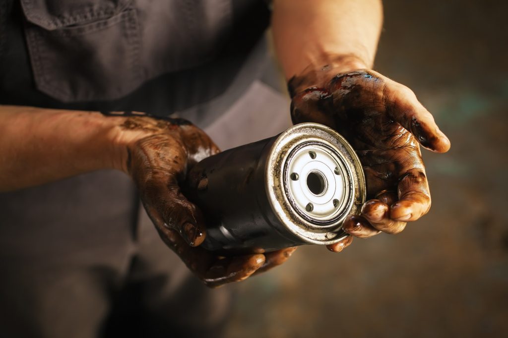 Mospart | Importanța schimbărilor regulate ale filtrului de ulei pentru vehiculul dvs