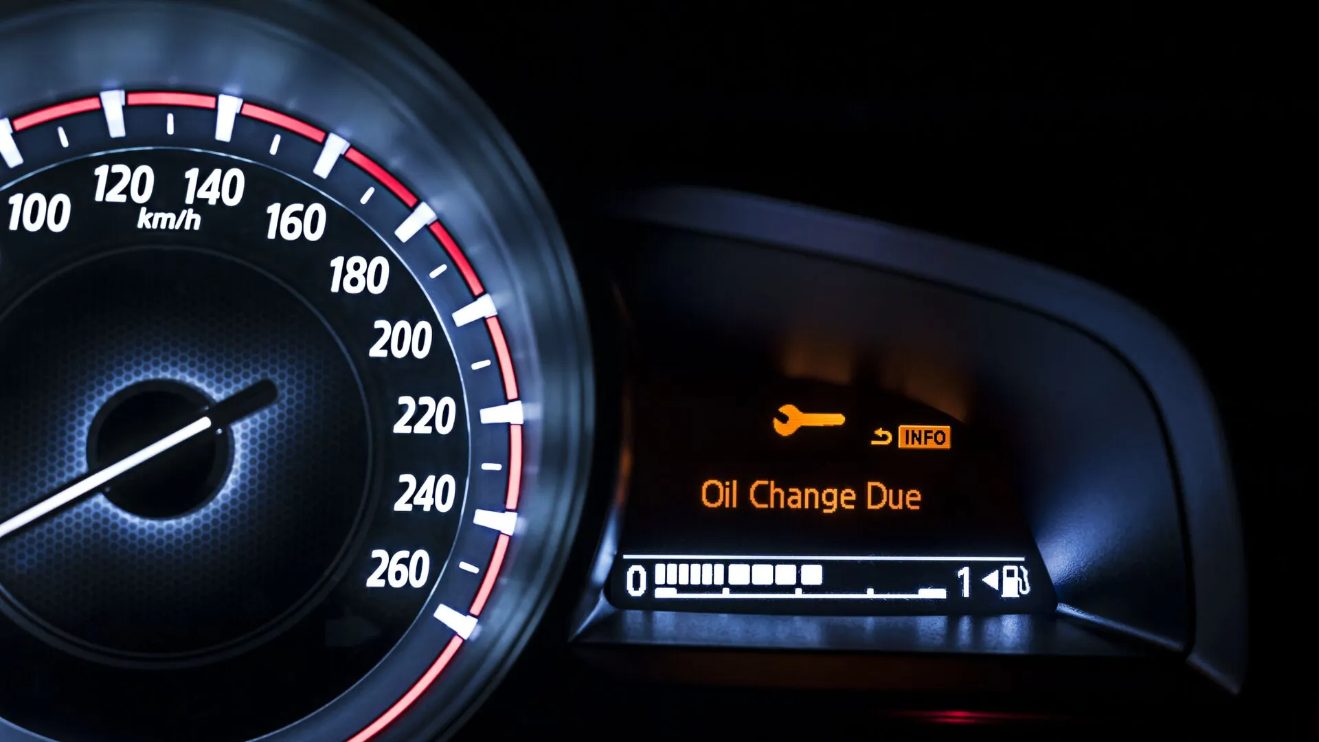 Mospart | Oil Change Ne Demek? Arabada Oil Change Uyarısı